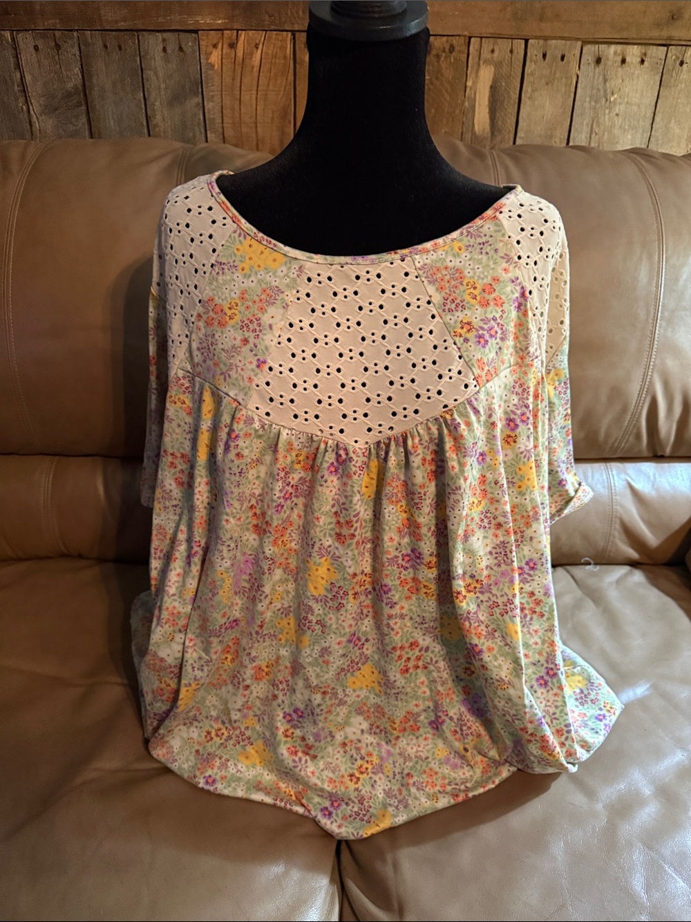 Women’s Cream Floral Eyelet Yoke Tunic